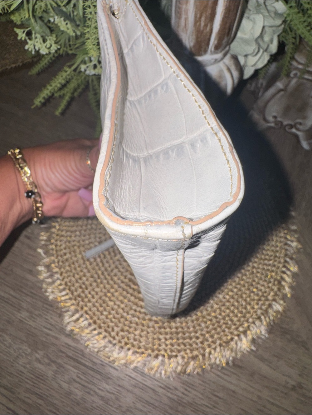 Brahmin Croc-Embossed Wristlet Detachable Strap Excellent Preloved Condition ⭐️ - Picture 5 of 6
